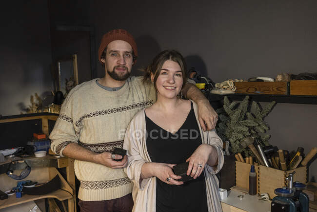 Young couple in their goldsmith workshop — Stock Photo