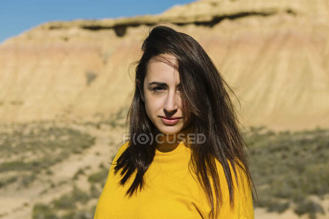 Портрет жінки з брюнетки, Bardenas Reales, Arguedas, Navarra, Spain — стокове фото