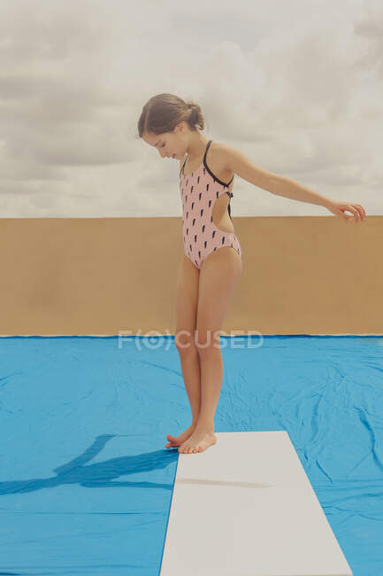 Girl playing swimmingpool on roof terrace — Stock Photo