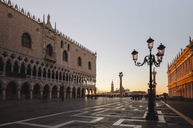 Italia, Venezia, Piazza San Marco e Palazzo Ducale all'alba — Foto stock