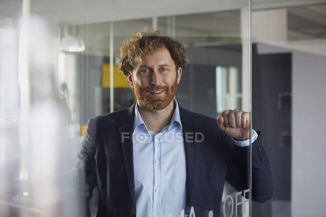 Portrait of confident businessman in office — Stock Photo