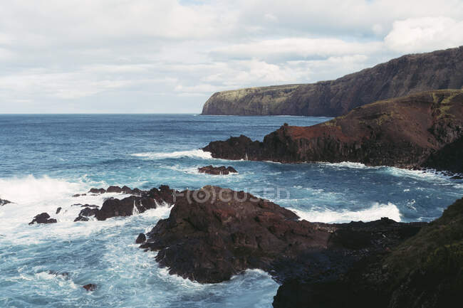 Costa rocosa, Isla de Sao Miguel, Azores, Portugal - foto de stock