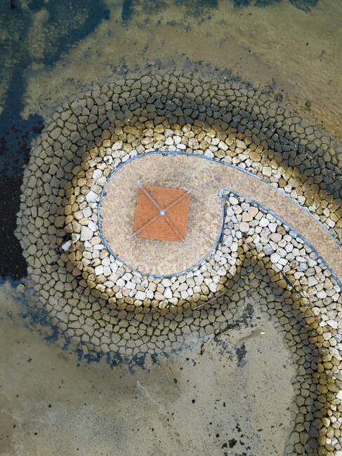 Indonesia, Bali, Sanur, Veduta aerea del gazebo ai margini della costa rocciosa — Foto stock