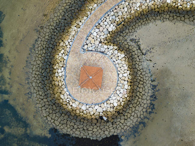 Indonesia, Bali, Sanur, Veduta aerea del gazebo ai margini della costa rocciosa — Foto stock