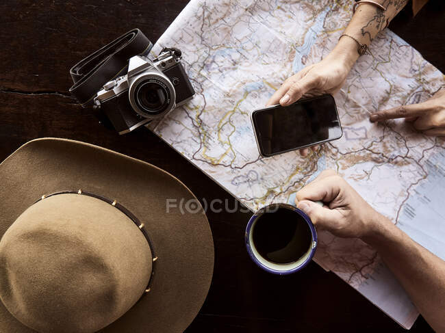 Couple planning safari map top view — Stock Photo