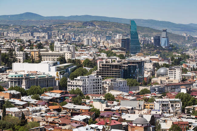 Cityscape against the mountain during sunny day, Тбілісі, Грузія — стокове фото