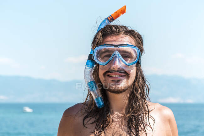 Croácia, Krk, homem de máscara de mergulho — Fotografia de Stock