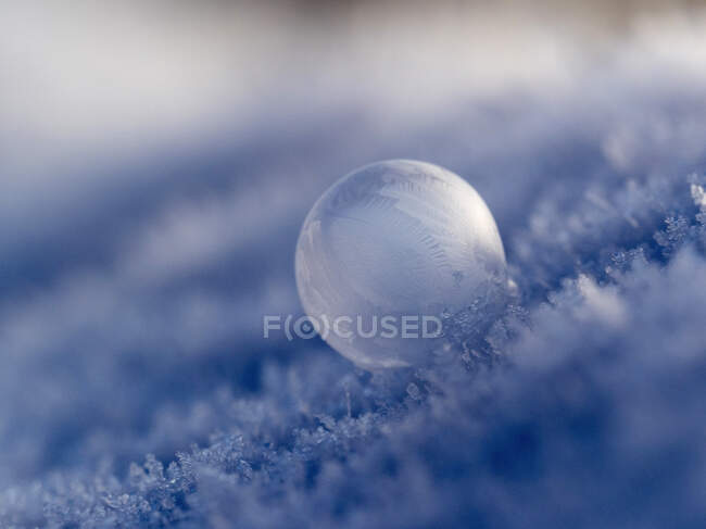 Burbuja esmerilada en invierno - foto de stock