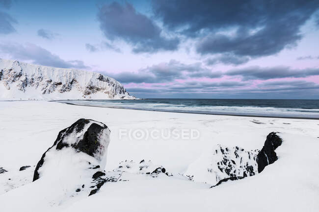 Paesaggio costiero in inverno, Berlevag, Norvegia — Foto stock
