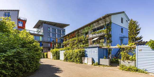 Germania, Baden-Wurttemberg, Freiburg im Breisgau, insediamento solare a Schlierberg in primavera — Foto stock