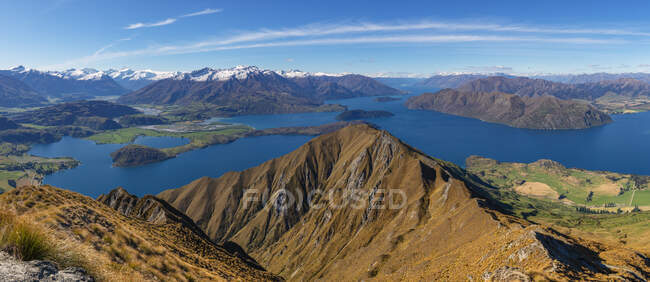 Nouvelle-Zélande, Otago, panorama panoramique du lac Wanaka et des montagnes environnantes — Photo de stock
