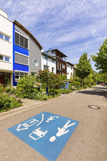 Germany, Baden-Wurttemberg, Freiburg im Breisgau, Children at play road marking in modern precb — стокове фото