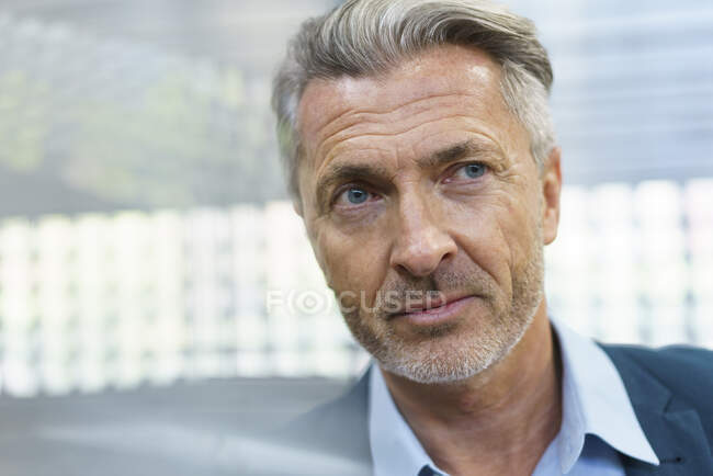Portrait d'un homme d'affaires mature confiant — Photo de stock