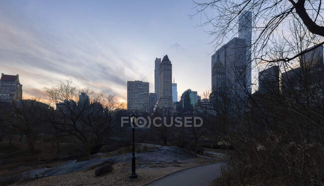 Estados Unidos, Nueva York, Ciudad de Nueva York, Central Park al amanecer del invierno - foto de stock