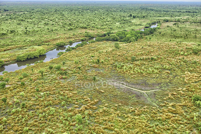 République démocratique du Congo, Vue aérienne de la rivière Garamba dans le parc national de Garamba — Photo de stock