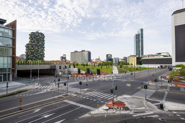 Italy, Milan, Porta Garibaldi intersection during COVID-19 outbreak — Stock Photo