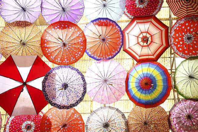 Iran, Fars Province, Shiraz, Colorful umbrellas hanging over bazaar — Stock Photo