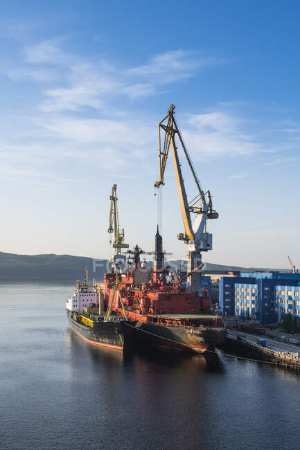 Russia, Murmansk, Rusatom, rompighiaccio nucleare al porto — Foto stock