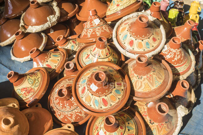 Cerâmica decorada vendida no bazar — Fotografia de Stock