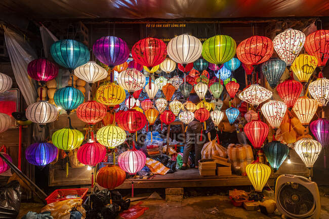 Vietnam, Hoi An, Coloridas linternas de papel - foto de stock