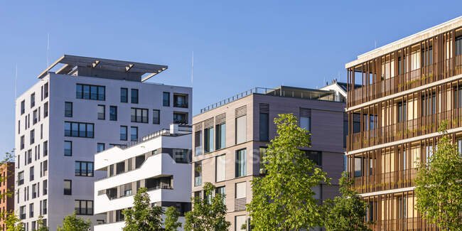 Germany, Baden-Wrttemberg, Heilbronn, Neckar, district of Neckarbogen, New energy efficient apartment buildings — Stock Photo