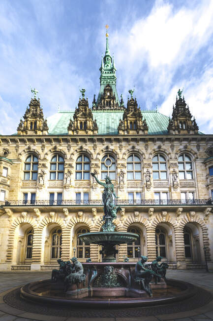 Germania, Amburgo, Fontana di Hygieia di fronte al municipio di Amburgo — Foto stock