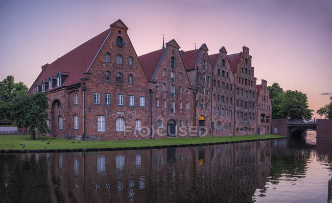 Germany, Schleswig-Holstein, Lubeck, Salzspeicher warehouses at dusk — Stock Photo