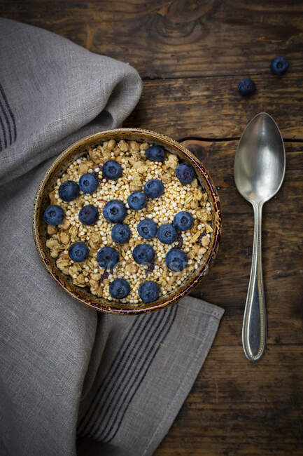 Oatmeal with blueberries and raspberries on a wooden background. selective focus. — Stock Photo