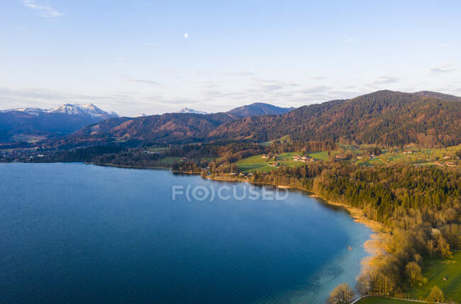 Germany, Bavaria, Gmund am Tegernsee, Drone view of forested shore of Tegernsee — Stock Photo