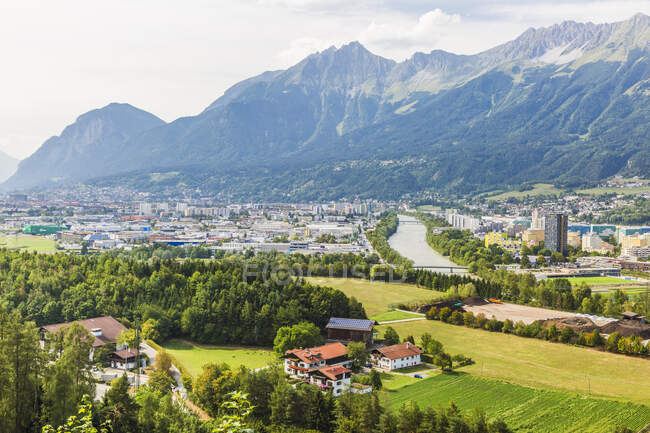 Blick auf die Berge der Schweizer Alpen an sonnigen Tagen — Stockfoto