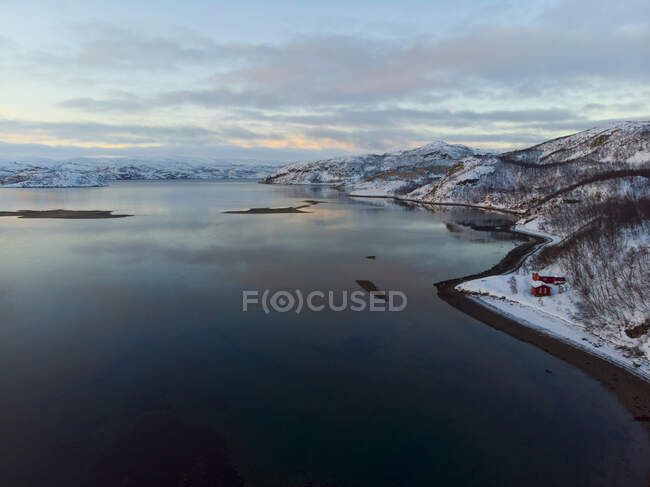 Veduta aerea di un fiordo la sera, Finnmark, Norvegia — Foto stock