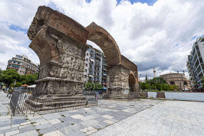Grecia, Macedonia Central, Tesalónica, Arco Antiguo de Galerio - foto de stock