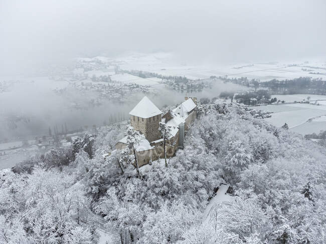 Швейцарія, Кантон Шеффгаузен, Стайн-на-Рейн, вигляд з повітря на замок Гогенклінген взимку — стокове фото