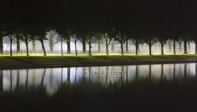 USA, Washington DC, bordo alberato del Lincoln Memorial Reflecting Pool di notte — Foto stock