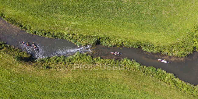 Vue aérienne des kayakistes sur la rivière Grosse Lauter en été — Photo de stock