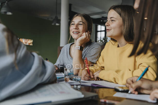 Teenage girls studying together at home — Stock Photo
