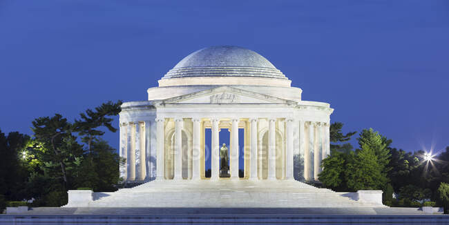 USA, Washington DC, Jefferson Memorial illuminato al tramonto — Foto stock