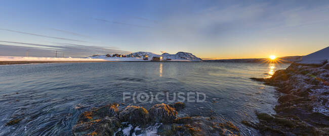 Kongsfjord bei Sonnenaufgang, Finnmark, Norwegen — Stockfoto