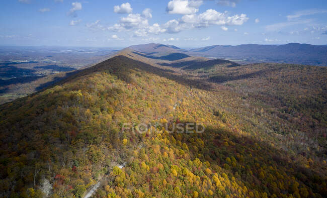 Aerial view of George Washington and Jefferson National Forests in autumn — Stock Photo