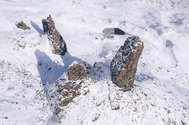 Regno Unito, Scozia, Drone vista di Old Man of Storr in inverno — Foto stock