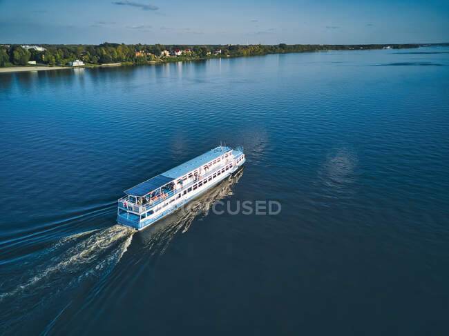 Ship with wake on blue Volga River — Stock Photo