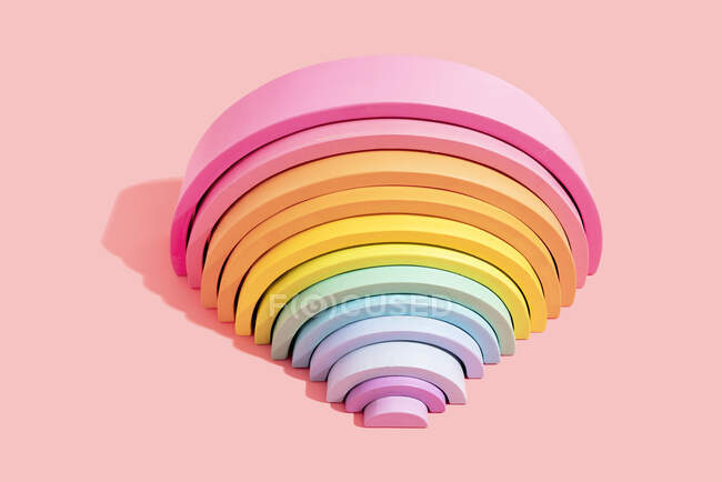 Nahaufnahme von bunten Regenbogen-Spielzeug auf rosa Hintergrund — Stockfoto
