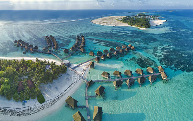 Maldives, Kaafu Atoll, Aerial view of tropical tourist resort on Huraa island — Stock Photo