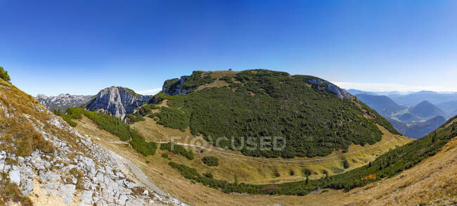 Landscape scenery of Loser Plateau against clear blue sky, Altaussee, Salzkammergut, Styria, Austria — Stock Photo