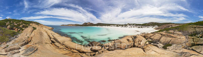 Formações rochosas e costa com baía de turquesa, Cape Le Grand National Park, Austrália — Fotografia de Stock