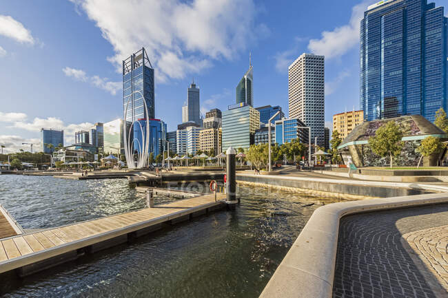 Australia, Oceania, Australia Occidentale, Swan River, Perth, River e grattacieli — Foto stock