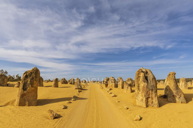 Australie, Océanie, Australie occidentale, Cervantes, Namburg National Park, Dirt road on Pinnacles Desert — Photo de stock