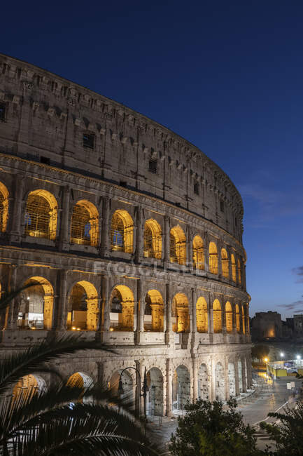 Italia, Roma, Colosseo, Anfiteatro antico di notte — Foto stock