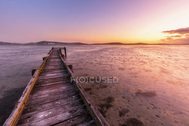 Jetty on shore of Shoal Bay at moody dawn — Stock Photo
