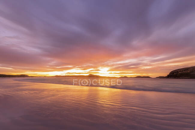 Australia, Oceania, Western Australia, Cape Le Grand National Park, Lucky Bay in sunrise — Stock Photo